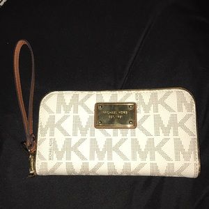 Michael Kors wristlet